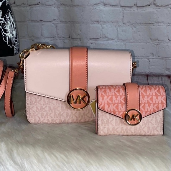 Michael Kors Handbags - Michael Kors CARMEN 2pc Set